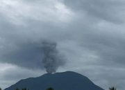 Tiga Kali Erupsi, Aktivitas Gunung Ibu Masih Level Waspada