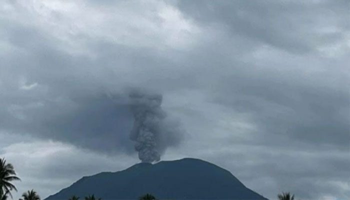Tiga Kali Erupsi, Aktivitas Gunung Ibu Masih Level Waspada